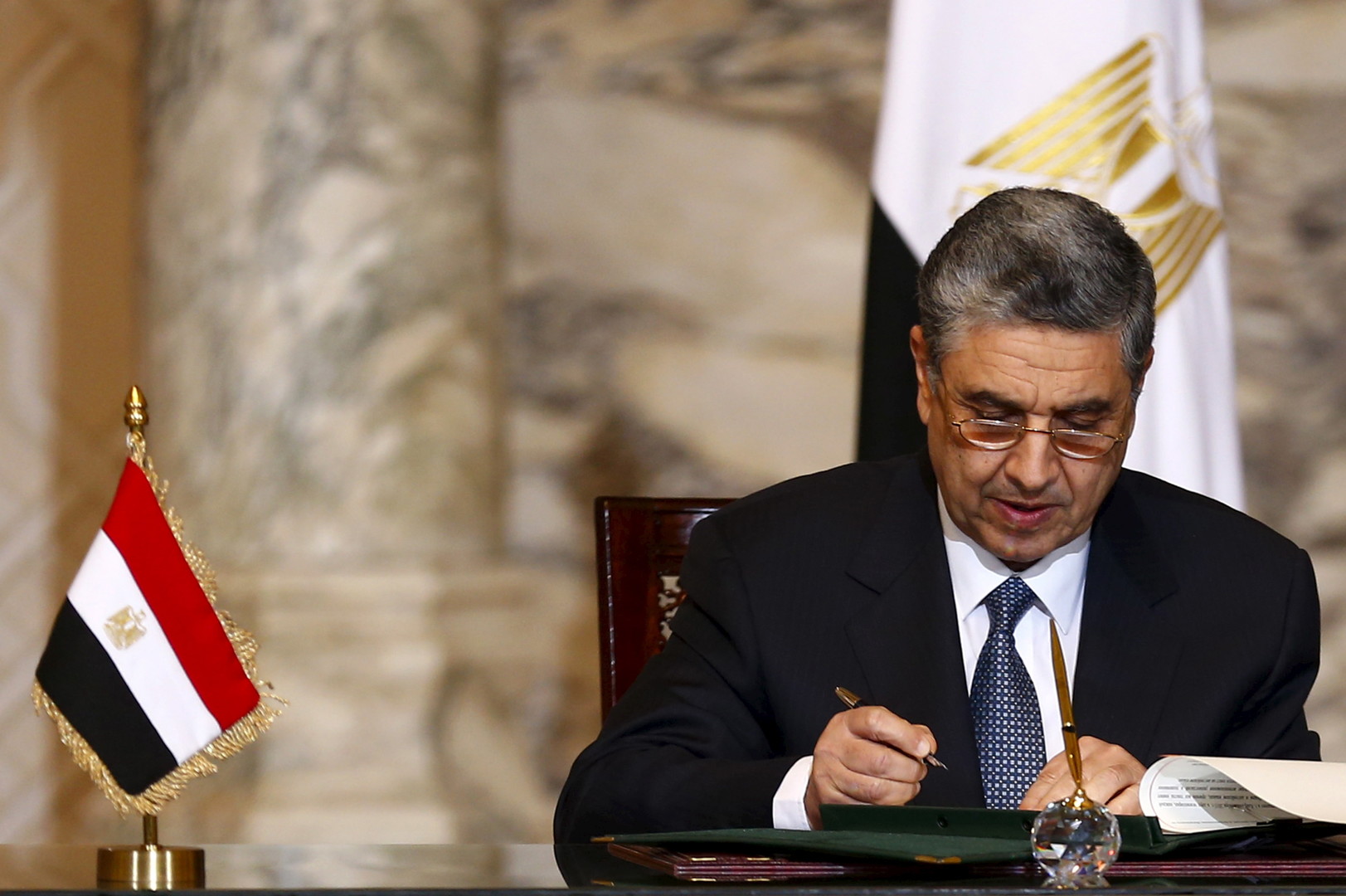«الكهرباء» تعلن الطوارئ في العيد.. وبشاير الخير بعد الاجازة «الكهرباء» تعلن الطوارئ في العيد.. وبشاير الخير بعد الاجازة