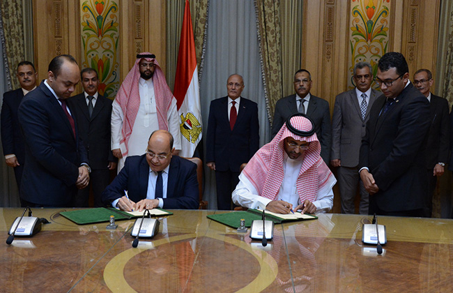 وزير الإنتاج الحربي يشهد توقيع اتفاقية مع نيوتن السعودية وزير الإنتاج الحربي يشهد توقيع اتفاقية مع نيوتن السعودية