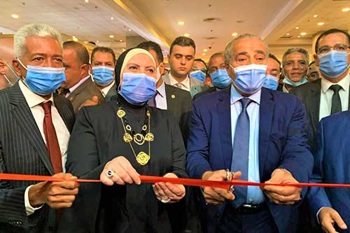 وزيرا التجارة والصناعة والتموين والتجارة الداخلية يفتتحان معرض أهلاً مدارس وزيرا التجارة والصناعة والتموين والتجارة الداخلية يفتتحان معرض أهلاً مدارس